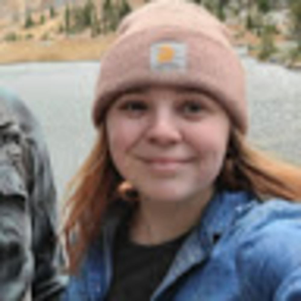 Meet your Posher, Caitlin